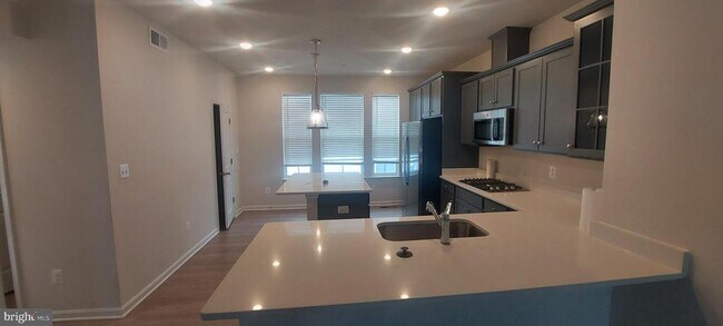 Building Photo - 2563 Hopton Ln