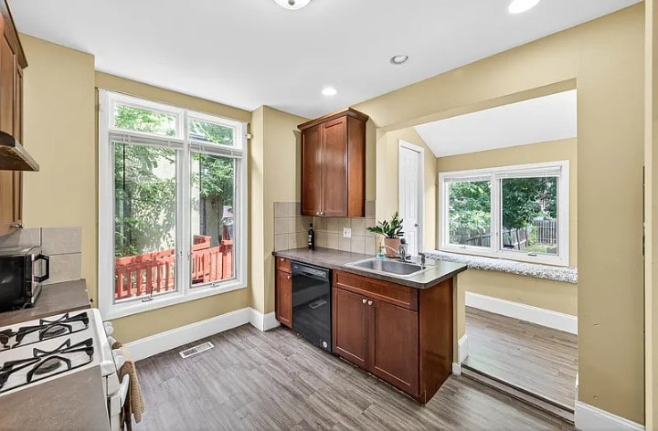 Building Photo - 3610 Dupont Ave N