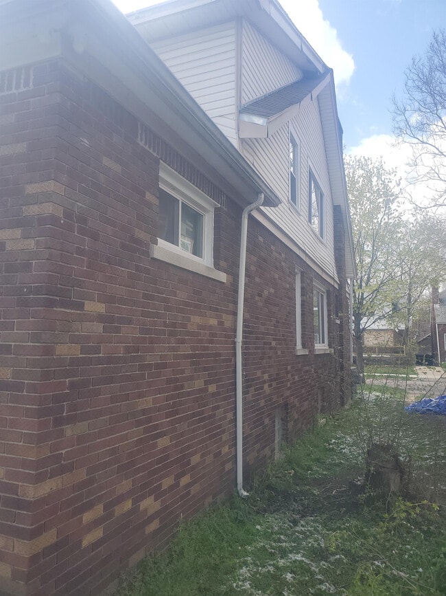 Building Photo - 15804 Indiana St