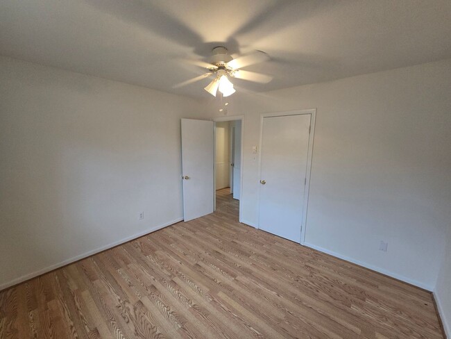 Building Photo - 2 bedroom duplex in Hopewell