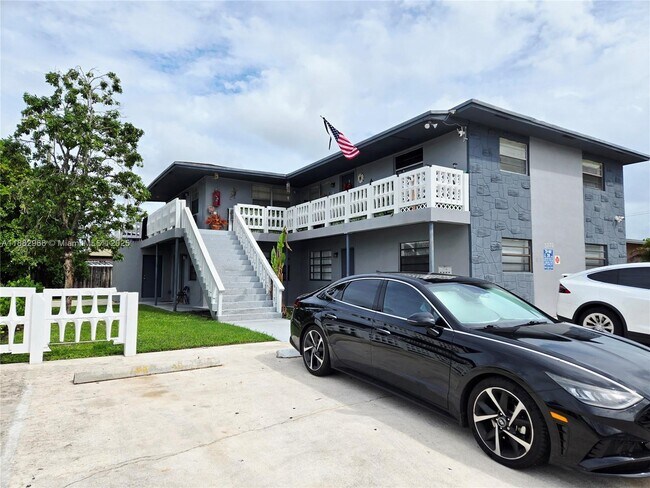 Building Photo - 3770 SW 59th Ave