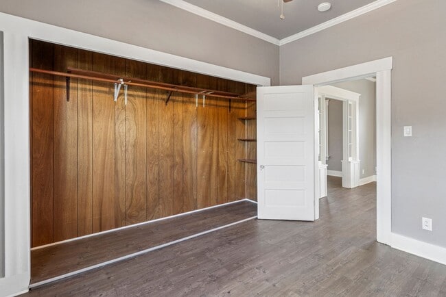 Building Photo - Updated 3-Bed Retreat on a Quiet Street – ...
