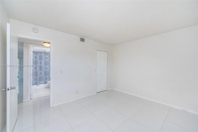Building Photo - 1251 SW 125th Ave