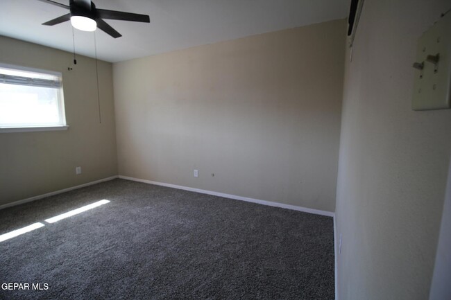 Building Photo - 351 Duanesburg St