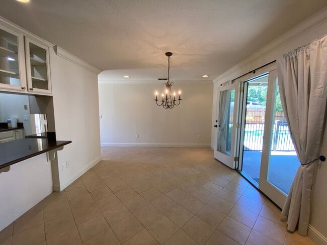 Building Photo - Beautiful Home with a Pool