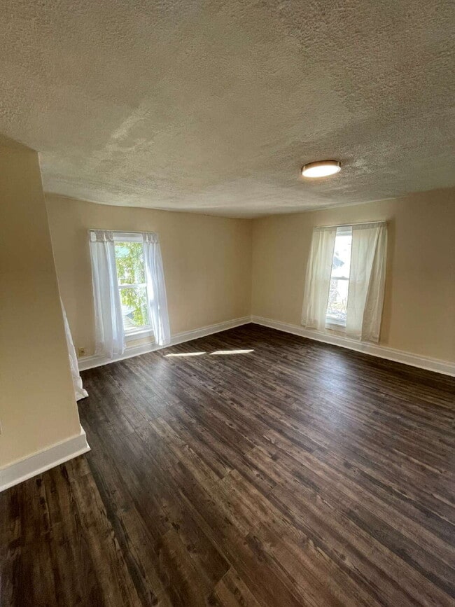 Building Photo - Spacious 3 Bedroom Apartment Near IUP – Ideal for Roommates