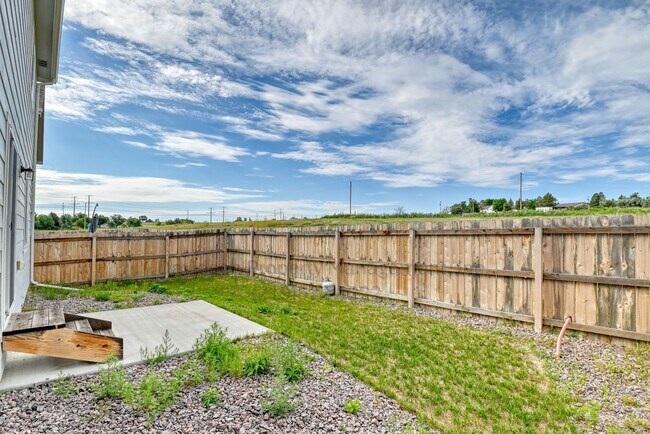 Building Photo - Gorgeous 3 Bedroom House Located in Lorson...