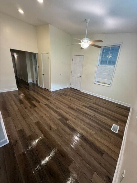 1F Dinette - 13310 S Brandon Ave