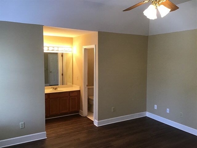Building Photo - 1508 Cardinal Ln