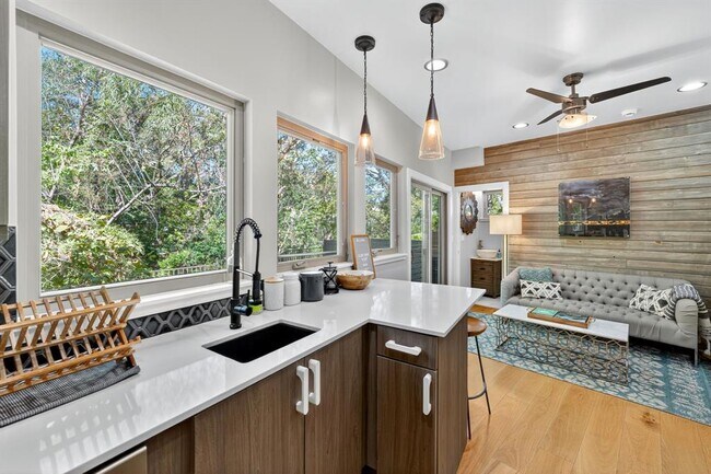 Building Photo - 2710 Wilson St