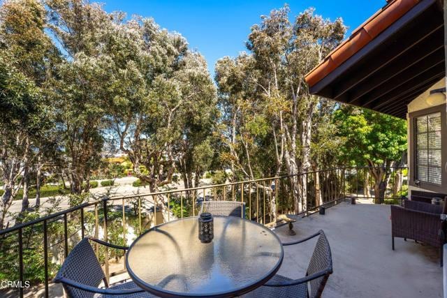 Building Photo - 2200 Martinique Ln