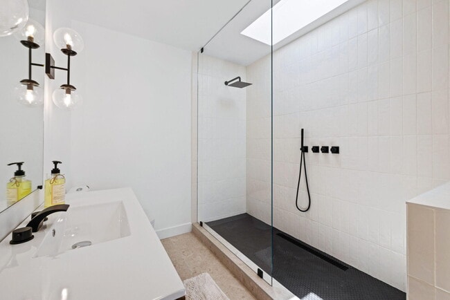 Building Photo - 38951 Bel Air Dr