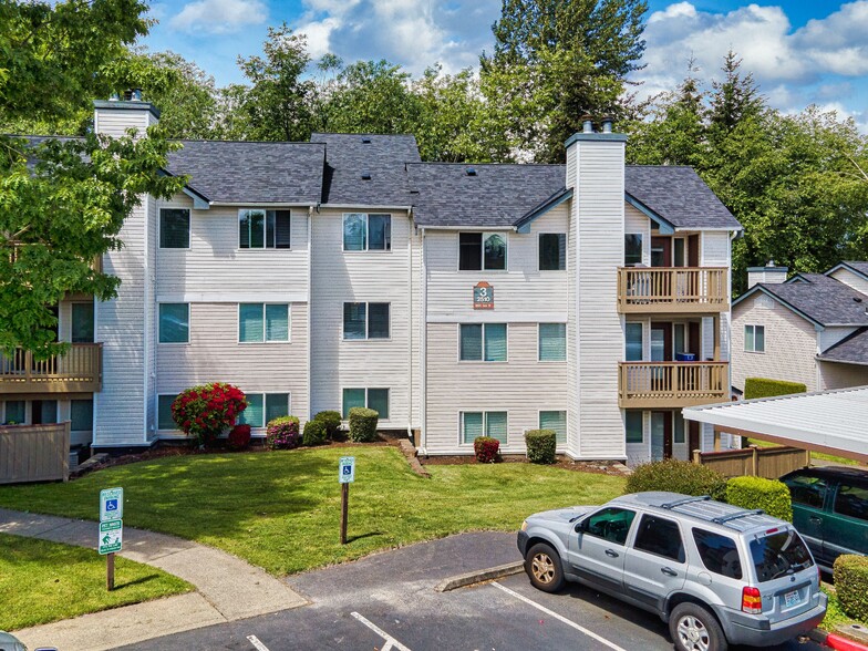 Building Photo - Carriage House