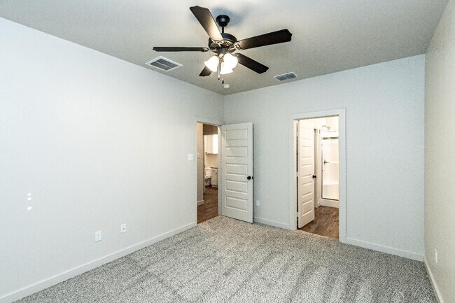 Building Photo - 1006 N 7th St