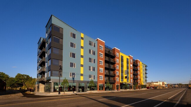 Building Photo - 409 Elm St