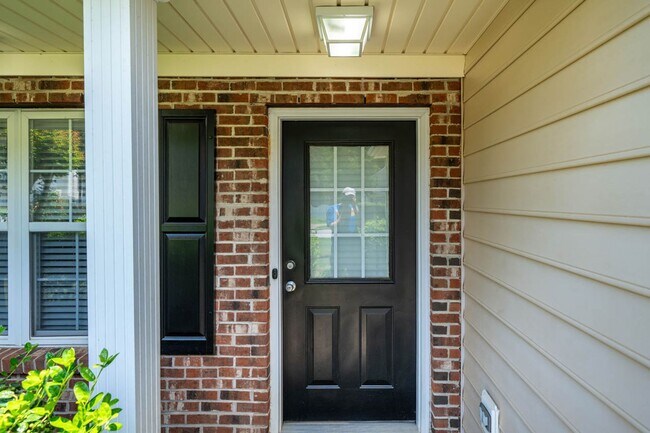 Building Photo - 101 Thorncrest Dr