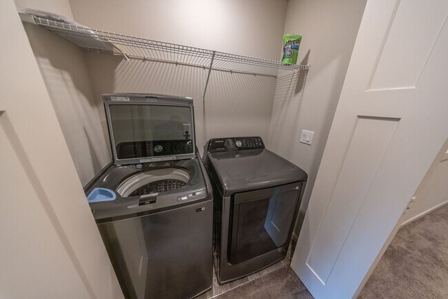 Building Photo - 2333 S Brookside Pl