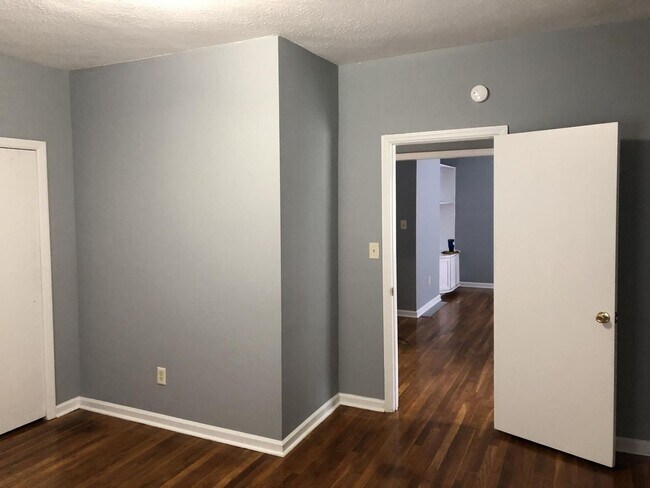 Building Photo - 2 Bedroom, 1 Bathroom home close to Downtown Nicholasville!