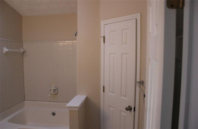 Building Photo - 4519 High Grove Ct NW