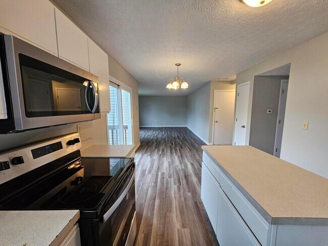 Building Photo - 5622 Blandon