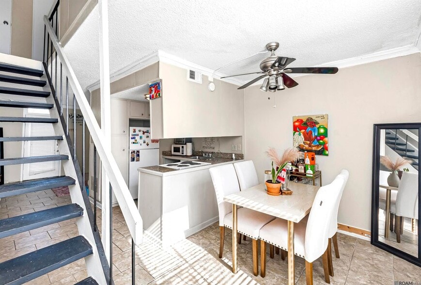 Building Photo - 3005 Highland Rd