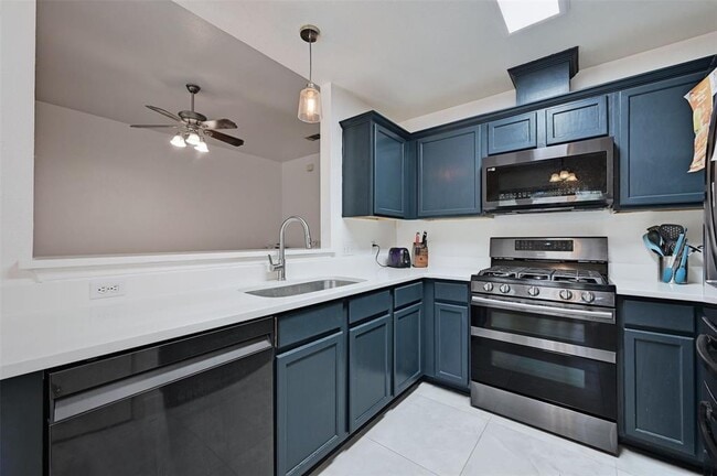 Building Photo - 610 Basil Dr