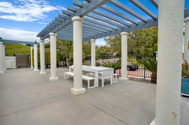 Building Photo - UPDATED LUXURY MALIBU CONDO!