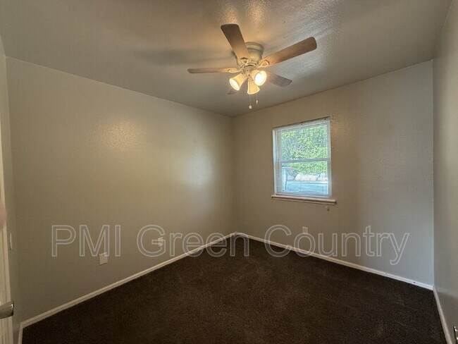 Building Photo - 618 N Fairland Ave