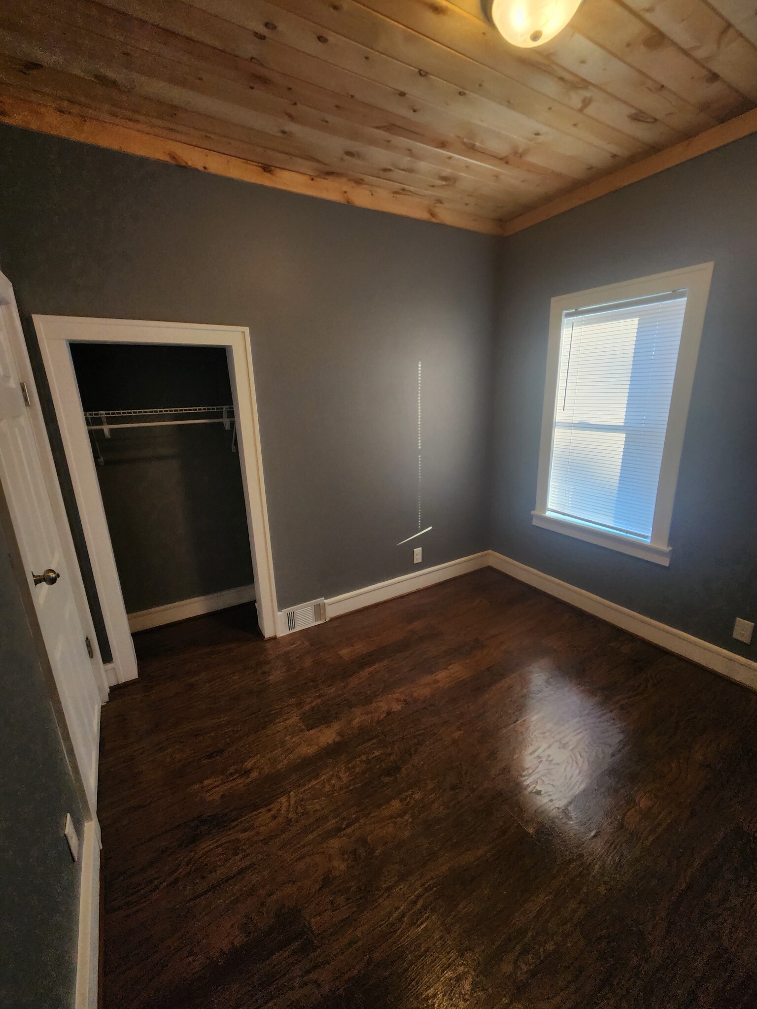 #2 Bedroom - 302 2nd Ave NE