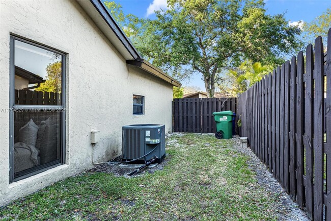 Building Photo - 10853 SW 132nd Cir Ct