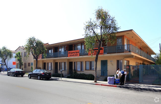 Building - Zoe Seville Apts