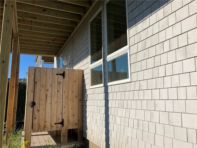Building Photo - 47 Tuckerman Ave