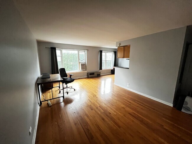 Building Photo - 2424 W Estes Ave