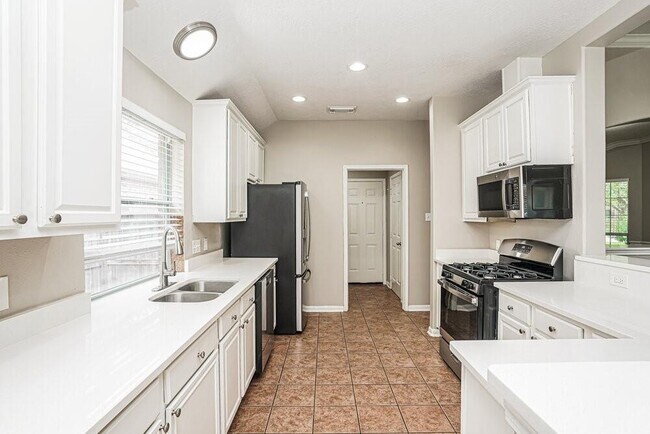 Building Photo - 549 Green Cedar Dr