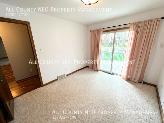 Building Photo - 3-bedroom available in Poland, OH!