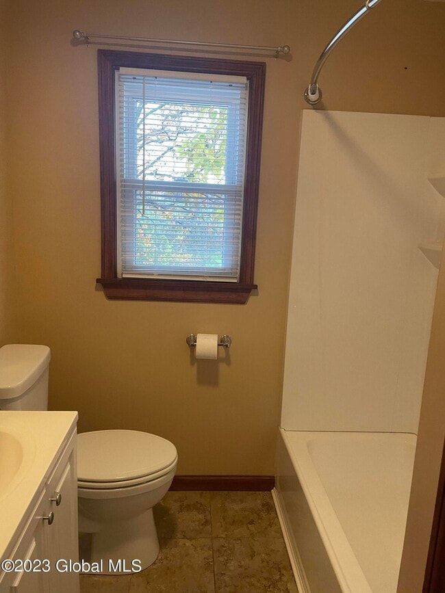 Building Photo - 154 Weatherwax Rd