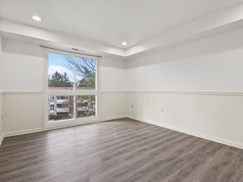 Building Photo - 5608 Bloomfield Dr