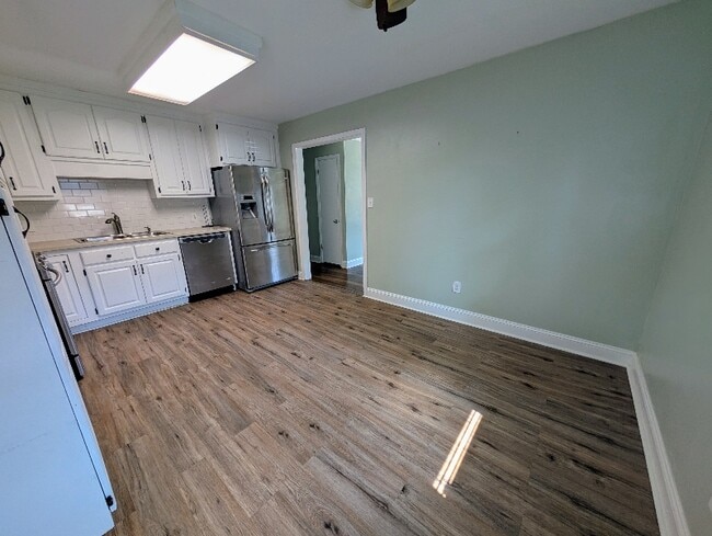 Building Photo - 704 Osborn Ave