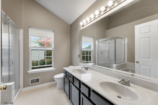 Building Photo - 2 Rider Terrace