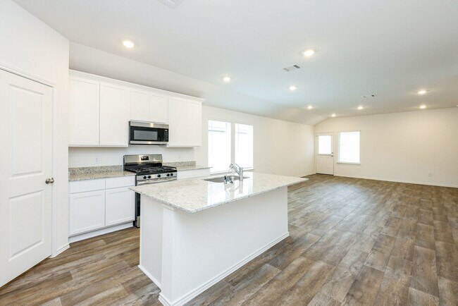 Building Photo - 3027 Lake Crest Dr