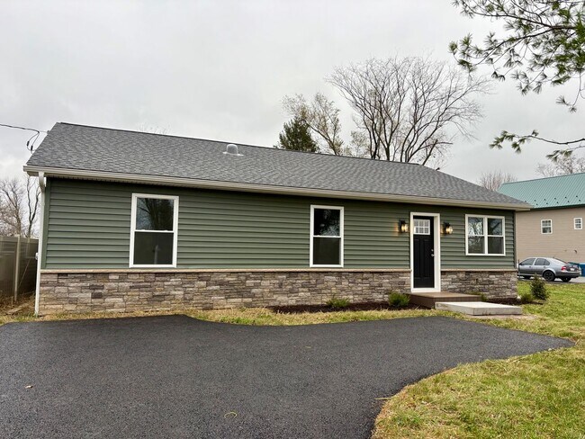 Building Photo - Newly Built 3 Bedroom 1.5 Bathroom Available in Spring Grove!