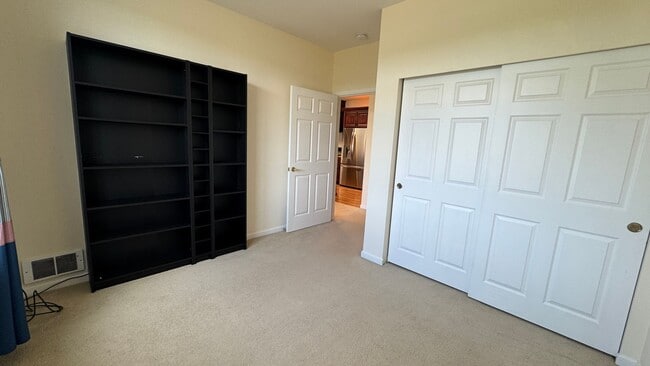 Building Photo - 2bd/2ba Kirkland Condo