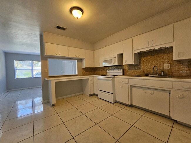 Building Photo - 2721 Doyle Cir