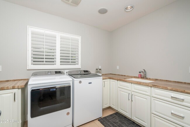Building Photo - 4628 N Avenida Del Puente