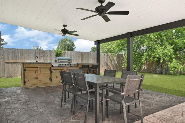 Building Photo - 12115 Wood Forest Dr