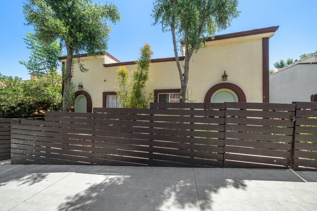 Building Photo - 3266 Descanso Dr