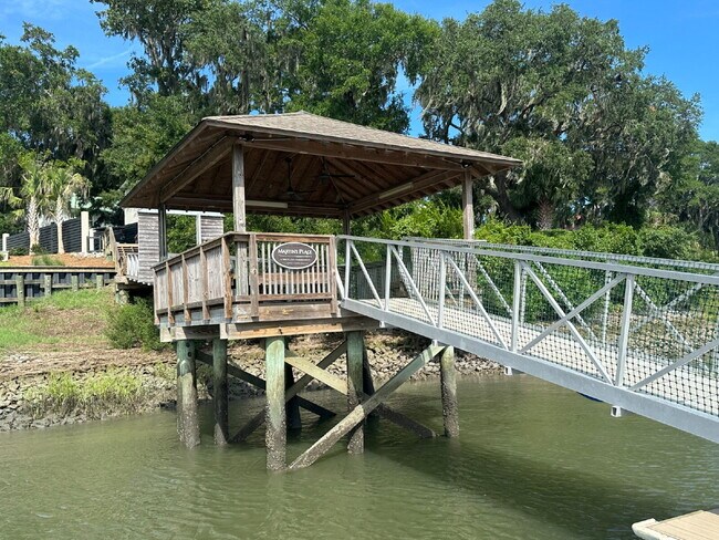 Building Photo - Amazing Four Bedroom Home Located Close to Alljoy Beach with Community Dock Access in Bluffton!