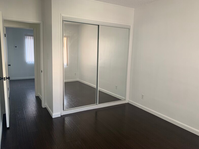 Building Photo - 1330 S Wilton Pl