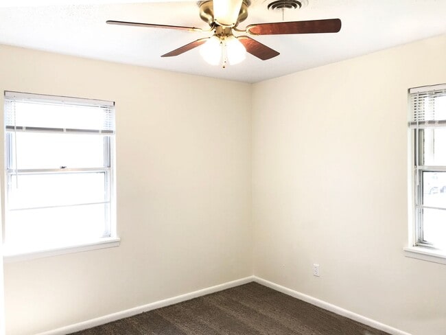 Building Photo - 1302 S 23rd St