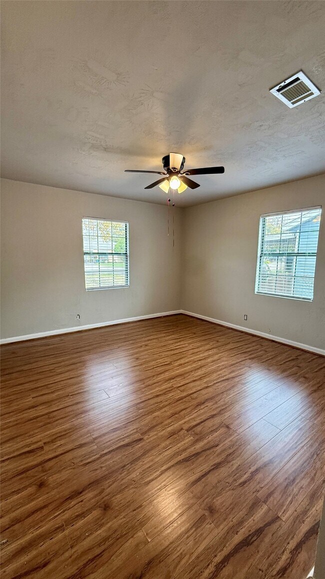 Building Photo - 13346 Louisville St